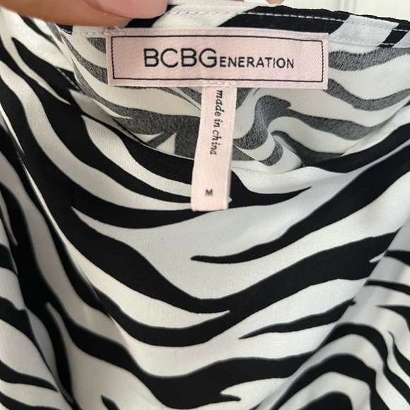 BCBGeneration Zebra crop top size M - Picture 6 of 8